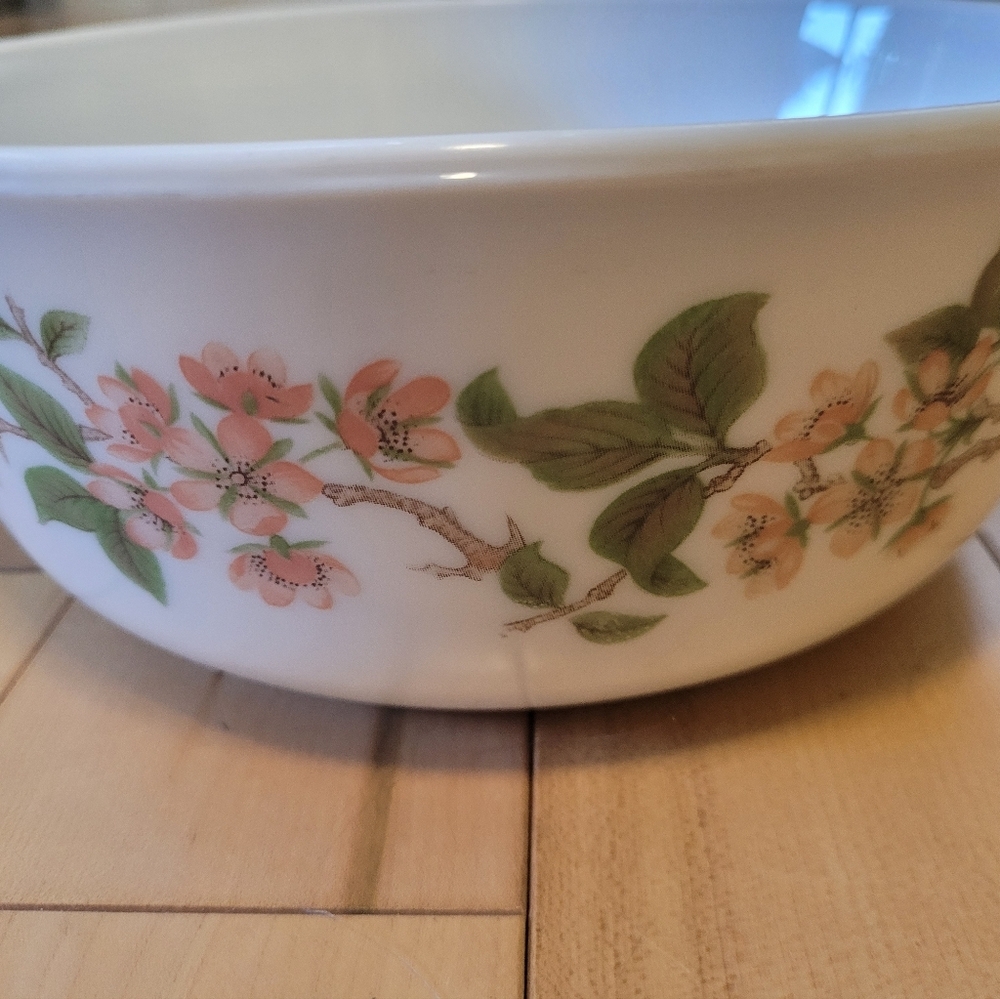 Vintage Pyrex Spring Blossom baking dish, minor chip in lid, see pictures - Picture 3 of 6